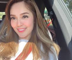 Ramai yang tahu juara dewi remaja 2014/2015 raysha rizrose ialah adik kepada nelydia dan uqasha senrose. Bersedia Ke Nak Menerima Kamal Adli Sebagai Abang Ipar Wartawan Berita Kopak Media