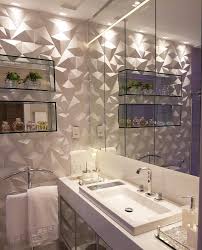 Banheiro Neutro Com Nichos De Vidro E Espelhos Retangulares Para Auxiliar Na Decoracao Revestimento Banheiro Banheiros Modernos Banheiros Luxuosos