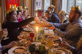 1 069 653 tykkäystä · 1 049 puhuu tästä · 2 582 913 oli täällä. Stephanie Izard Hosted A Medieval Dinner Party Last Night And We Have The Pictures To Prove It