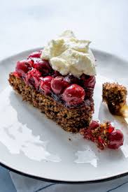 Sallys rezepte kirsch streusel ecken. Saftiger Nusskuchen Mit Kirschen Ohne Mehl Einfach Malene