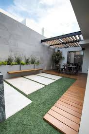 Very prominent among modern front yard designs are the large planters, and the larger, the better. 45 Best Modern Front Yard Landscaping Ideas Patio Design Modern Backyard Patio