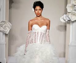 With millions of fans worldwide, pnina tornai has established herself as a renowned top couture fashion designer. Pnina Tornai Collezione Abiti Da Sposa Autunno Inverno 2013 14 Sposalicious