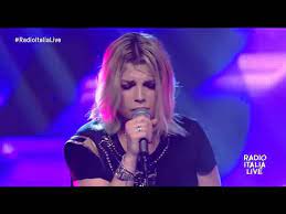 La discografia di emma marrone, cantante pop italiana, è costituita da sei album in studio, uno dal vivo,. Mi Parli Piano Live Emma Shazam