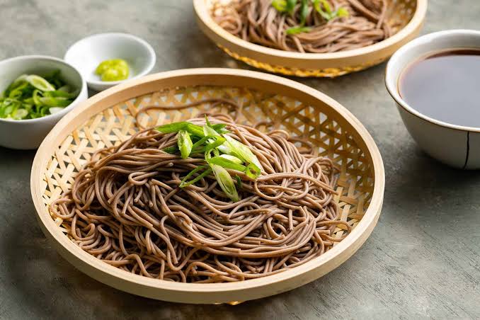 Cold soba noodles on bamboo tray