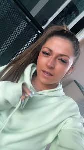 Shaina Ash's Instagram, Twitter & Facebook