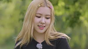 Rose Pics On Twitter Blackpink Rose Hair Rose Hair Clip Rose Blackpink Hair