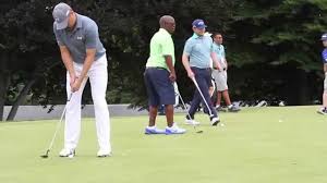His left index finger is sitting on top of the right hand and almost coming off the club as a result. Jordan Spieth Putting Stroke Youtube