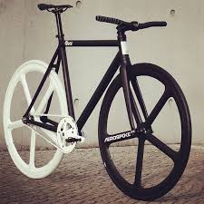 Black And White Bike Design Pin By Me On Cycling Bicycle Bicycle Bike Fixed Bike