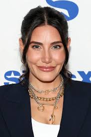 Chloe Tucker's Instagram, Twitter & Facebook