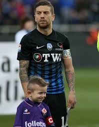 Ia menjelma sebagai pemain penting di ciamiknya penampilan papu gomez mendapat pujian dari gian piero gasperini. Foto Caro Papu Gomez La Maglia Giusta La Indossa Tuo Figlio