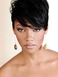 Dai capelli corti con ciuffo laterlare sia liscio che riccio al pixie cut . Tagli Capelli Corti Donne Scure Foto 37 43 Stylosophy