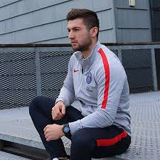 Diverse merken komen niet met vaste voetbal trainingspakken of met een beperkt aantal voetbal clubtrainingspakken. Trainingspakken Altijd De Nieuwste Collectie Trainingspakken Com