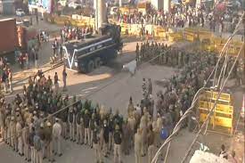 Sad chief sukhbir singh badal raised a black flag at his house in muktsar district and urged the central government to accept the demand of protesting farmers. Farmers Protest In Delhi News Updates Stalemate Continues Despite Permission Protesters Refuse To Head To Protest Site In Burari The Financial Express