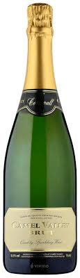 Crisp citrus up front, with crunchy red apple and tangy cranberry notes. Camel Valley Brut Vivino