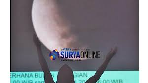 Ada yang percaya gerhana bulan berpengaruh pada bumi bahkan kesehatan tubuh. Banyak Mitos Ibu Hamil Saat Gerhana Bulan Berikut Penjelasan Dalam Islam Surya