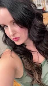 Amy Rowles's Instagram, Twitter & Facebook