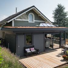 Isolation Entretien Ventilation Look Decouvrez Les Avantages Et Les Inconvenients De La Veranda En Bois Veranda Veranda Bois Comment Amenager Une Veranda