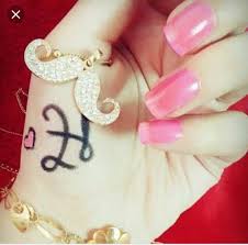 Get the best love, sad, attitude, quotes, happy smile, cute, emoji, special profile pictures, and english alphabet letters dp pic for boys and girls here. Dp For Letter H Girls Whose Girls Favorate Fashion Facebook