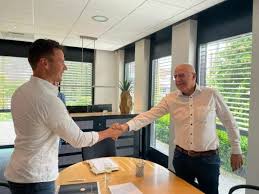 Gerrit Visser draagt Innovi over aan Danny Grooters