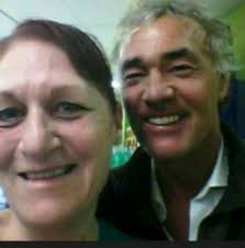 Hi! I have this zipper foot that came with my Janome. I don't find it  comfortable, because I can do one side of zipper fine, but for the other  side I have