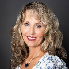 Lenora Pierce's Instagram, Twitter & Facebook