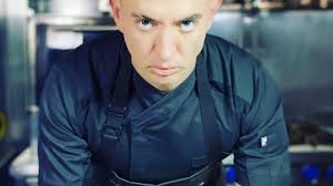 Lo chef Edgar Núñez contro gli influencer: "Niente cene gratis al mio  ristorante, sono scrocconi"