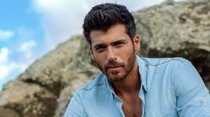 Gitar dersleri aldı, beşiktaş'ta futbol oynadı. Is Can Yaman Dating This Woman Paparazzi Takes Pictures Of Her After Their Alleged Date Al Bawaba