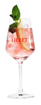Garnishing the drinks with edible flowers is a lovely touch. Lillet Ist Ein Franzosischer Aperitif Im Online Shop Fur Spirituosen