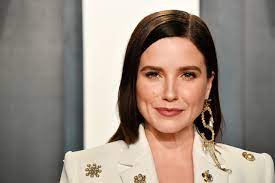 Sophia Bush Shows Off Her Gorgeous Sparkly Engagement Ring In New Poolside Pic In 2021 Sophia Bush Gorgeous Sophia