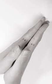 22 Kleine Sinnvolle Tatowierungen Fur Tatowierungsliebhaber Tatowierungen Kleine Tattoo Ideen Tattoo Ideen
