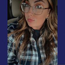 What are some book recommendations with a writing style similar to Frieda  but not as descriptive as Stephen King?