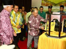 Menteri besar, datuk seri azlan man, and state exco members were also in attendance. Tolak Sikap Taasub Melampau Raja Perlis
