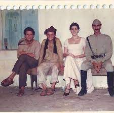 João grilo and chicó are two very poor and clever brazilian northeasterners who struggle for survival and trick people to get by. Chico Joao Grilo Rosinha E Cabo Setenta No Set De O Auto Da Compadecida C Virginia Cavendish O Auto Da Compadecida Joao Grilo Cultura Popular Brasileira