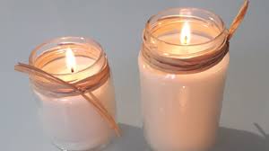 Vous n'avez plus qu'à recouper la mèche et allumer votre bougie ! Realiser Des Bougies Fait Maison A La Cire De Soja Slow Deco