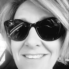 Beth Tapper's Instagram, Twitter & Facebook