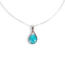 Collier de nature avec des fleurs minuscules pressées à l'intérieur. Collier Turquoise Nature Decouvertes