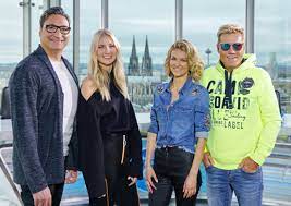 Mit popsängerin carolin niemczyk von glasperlenspiel, musikproduzent und dj mousse t. Dsds 2018 Sind Die Juroren Mousse T Und Ella Endlich Heimlich Ein Paar Starzip