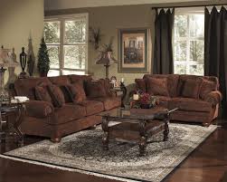 لون دافئ جميل و حميمى هو ما يوصف هذه الغرفة الكلاسيكية الراقية أشلي Living Room Sets Cheap Living Room Sets Paint Colors For Living Room