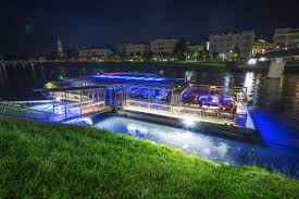 Lars eidinger als jedermann und verena altenberger als buhlschaft spielen heuer am domplatz beim jedermann in salzburg. Salzburger Festspiele 2021 Salzburg Ticketshop