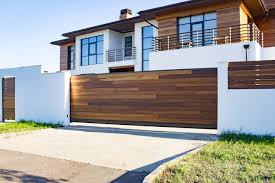 Model pagar minimalis desain & contoh gambar terbaru yang modern, dari: 10 Jenis Pagar Rumah Berdasarkan Material Dari Besi Hingga Kayu