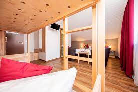 Die helle und moderne einrichtung sorgt für heiterkeit und gemütlichkeit. 4 Bett Zimmer Hotel Haus Waldesruh