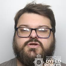 Look who it is! Finally locked up the scumbag after breaching his order  from last August. He re-offended within a year 😡. Should've been locked up  the first time and then he