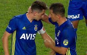 Fenerbahçe'de forma giymen zor, seni avrupa'da oynayacağın bir takıma götüreceğim dediği öne sürüldü. Omer Faruk Beyaz Fenerbahce Tarihine Gecti Aspor