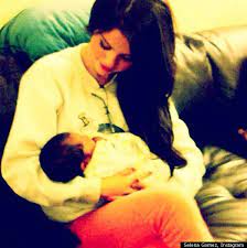 Selena Gomez Holding A Baby Singer Tweets Photo Of Newborn Photo Huffpost Entertainment