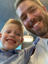 Chris Raymer's Instagram, Twitter & Facebook