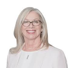 Leslie Ingram's Instagram, Twitter & Facebook