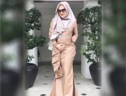 Kinabatangan mp datuk bung mokhtar bin radin has never shied away from controversy, with his glib statements on both. Zizie Ezette Bung Mokhtar Bakal Timang Anak Kembar