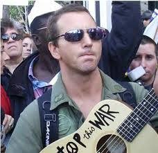 Eddie Looking Good With Short Hair Eddie Vedder Pearl Jam Eddie Vedder Eddie