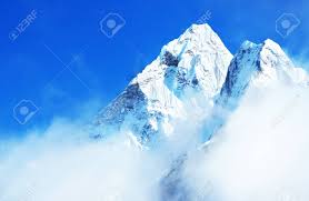 Sans grande surprise, les plus hauts le toit du monde, à la frontière entre le népal et la chine, a commencé à intéresser les alpinistes dans les années 1920, mais ce n'est qu'au bout de 32. Sommet De La Montagne Everest La Plus Haute Montagne Du Monde Parc National Nepal Banque D Images Et Photos Libres De Droits Image 86168294