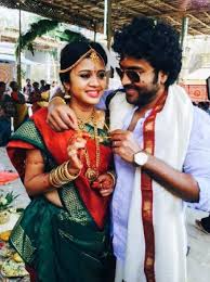Thittam poattu thirudura kootam is an upcoming indian tamil heist action comedy film directed by sudhar. Vj Anjana Tied Knot With Kayal Actor Chandran Indian Celebrity Events